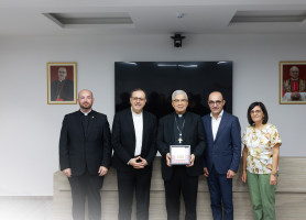 &lrm;القاصد الرسولي يزور الإدارة العامة لمدارس البطريركية اللاتينية