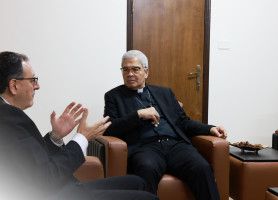&lrm;القاصد الرسولي يزور الإدارة العامة لمدارس البطريركية اللاتينية