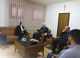 &lrm;القاصد الرسولي يزور الإدارة العامة لمدارس البطريركية اللاتينية