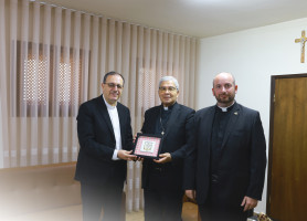 &lrm;القاصد الرسولي يزور الإدارة العامة لمدارس البطريركية اللاتينية