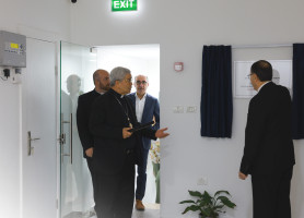 &lrm;القاصد الرسولي يزور الإدارة العامة لمدارس البطريركية اللاتينية