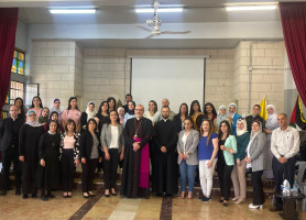 &lrm;زيارة غبطة البطريرك بيير باتيستا بيتسايالا لمدرسة نابلس