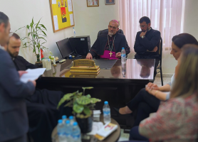 &lrm;زيارة غبطة البطريرك بيير باتيستا بيتسايالا لمدرسة نابلس