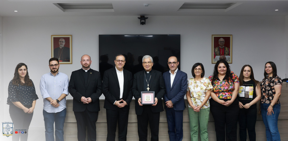 &lrm;القاصد الرسولي يزور الإدارة العامة لمدارس البطريركية اللاتينية