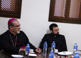 زيارة غبطة البطريرك بيير باتيستا بيتسابالا والأب ديفيد&lrm;