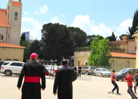زيارة غبطة البطريرك بيير باتيستا بيتسابالا والأب ديفيد&lrm;