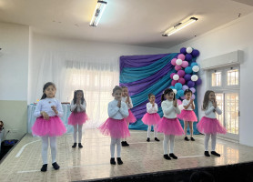 الاحتفال بعيد الأم في مدرسة عين عريك