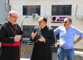 زيارة غبطة البطريرك بيير باتيستا بيتسابالا والأب ديفيد&lrm;