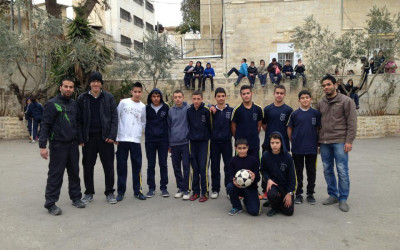 بير زيت: انتهاء دوري كرة القدم وفوز الصف العاشر بالمرتبة الاولى وتكريم مديرة المدرسة