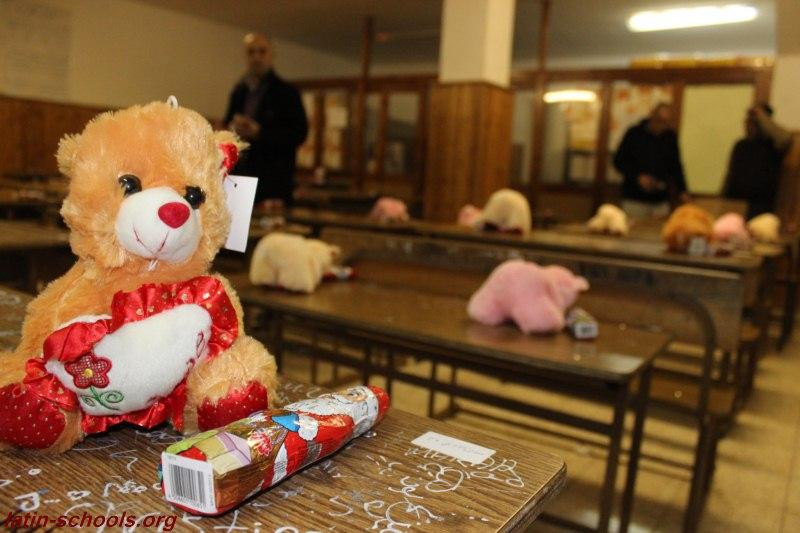 Biet Jala: School Administration Surprises Students with Christmas Gifts