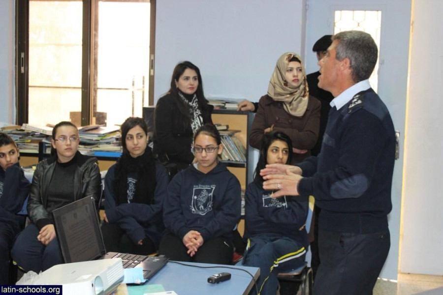 Beit Jala: Continuation of Police Awareness Program for the Second Consecutive Week